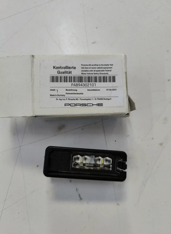 Ліхтар підсвічування заднього номерного знака PAB94302101 PORSCHE