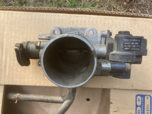 Заслінка повітряна 0K2A113640 HYUNDAI