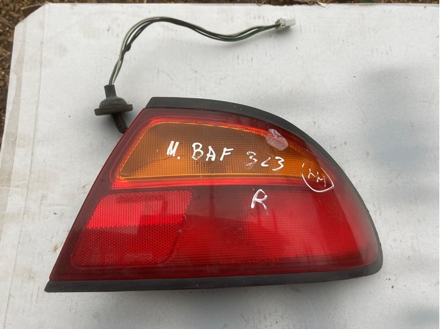 Задній правий стоп 8FBP51150 MAZDA