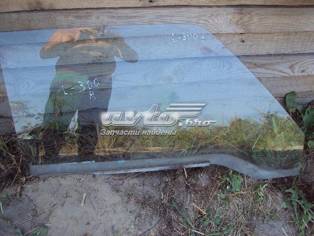Скло передніх дверей, правою MB421432 MITSUBISHI