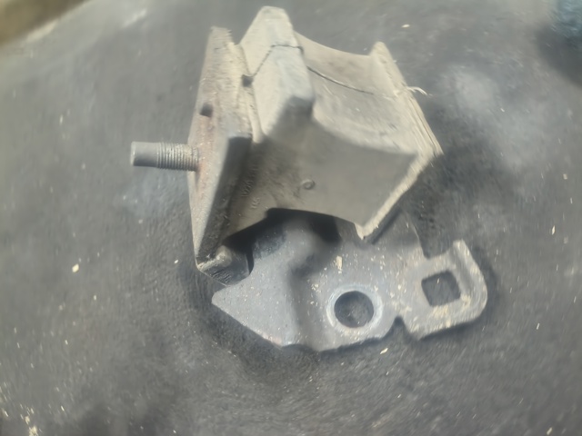 Подушка (опора) двигуна, ліва/права 11220EB300 NISSAN
