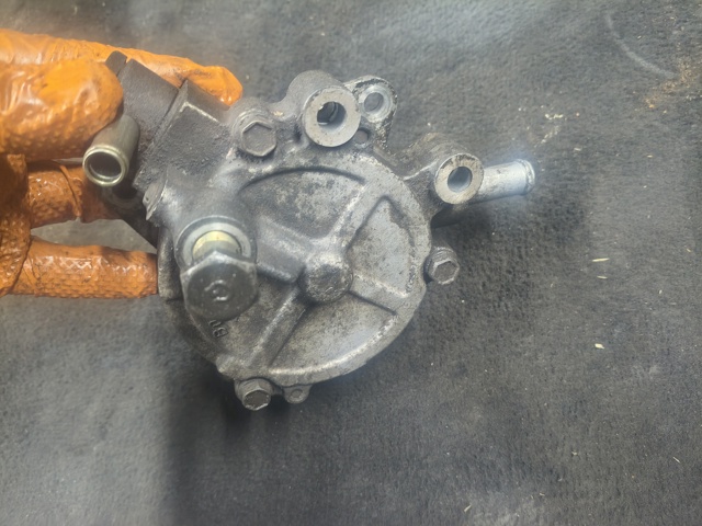 Насос вакуумний 14650EB300 NISSAN