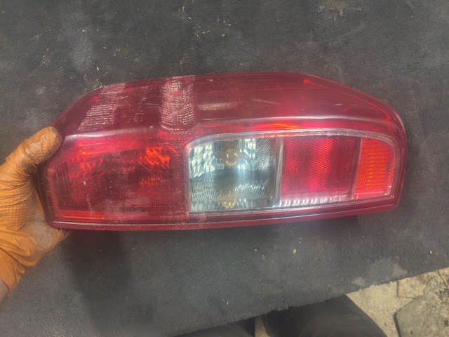 Задній правий стоп 26550EB383 NISSAN