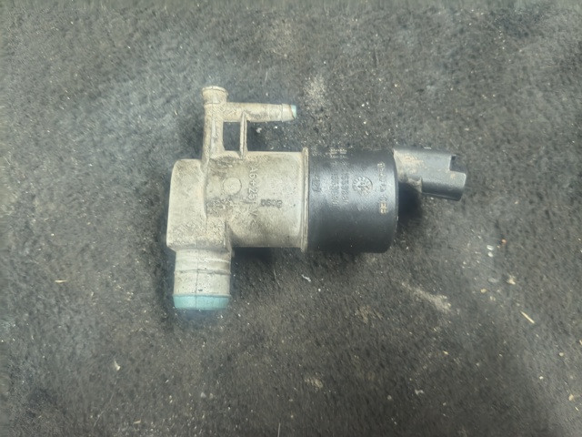 Електропомпа омивача переднього скла 28920EB300 NISSAN