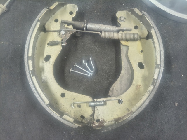 Гальмівна скоба 44200EB70A NISSAN