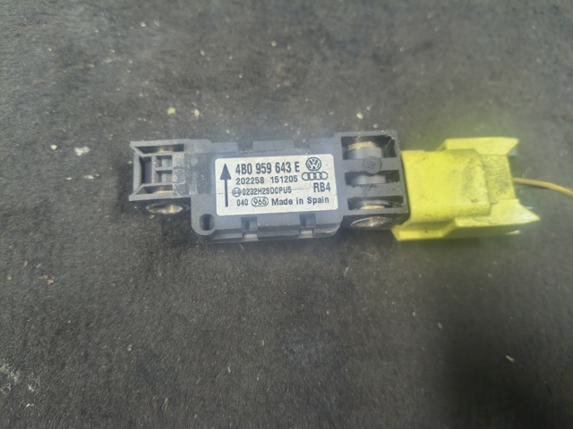 Датчик подушки безпеки 4B0959643E PORSCHE