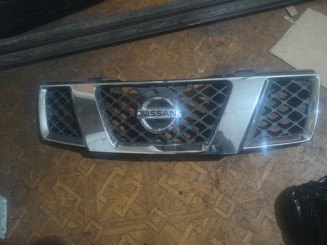 Решітка радіатора 62310EB400 NISSAN