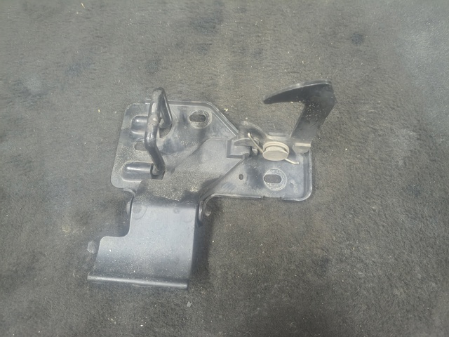 Стояк-гак замка капота 6Q0823480B VAG