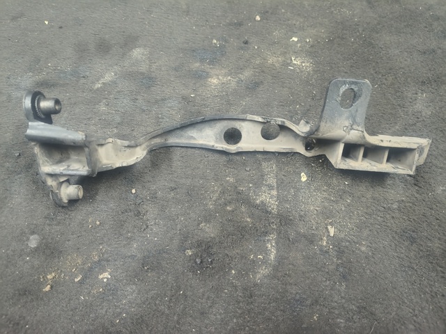 Кронштейн кріплення крила переднього правого, передній 7L0805734 VAG