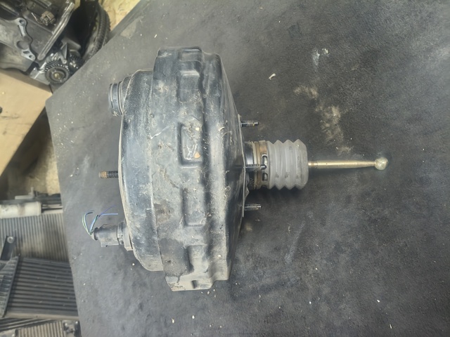 Вакуумника 7L6612105 VAG