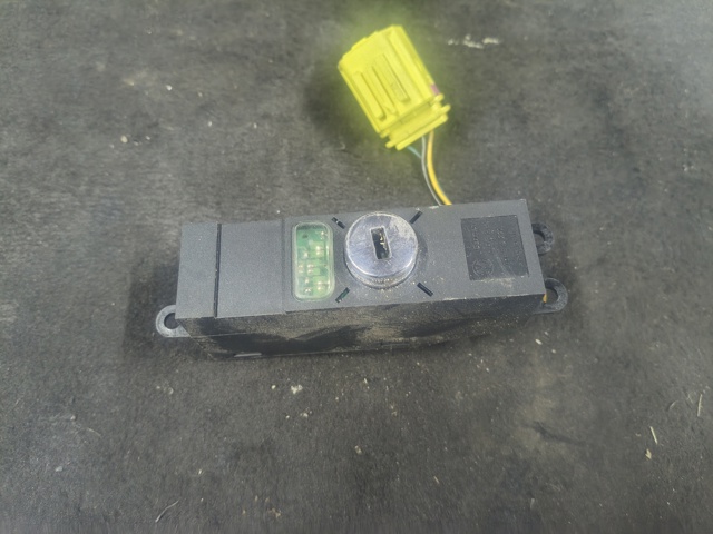 Кнопка відключення подушок безпеки AIRBAG 7L6919211 VAG