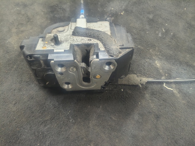Замок задньої дверї, правої 82500EB324 NISSAN