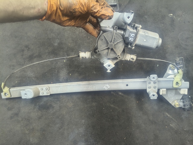 Механізм склопідйомника двері задньої, правої 82700EB315 NISSAN