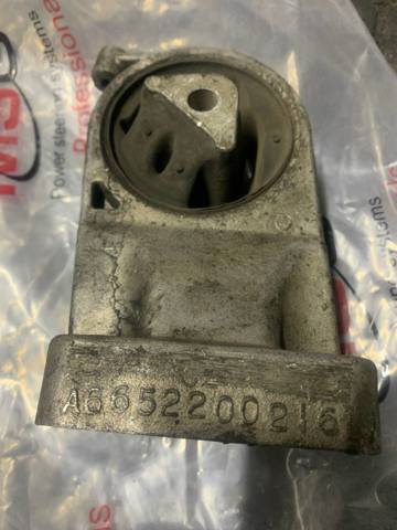 Подушка (опора) двигуна, ліва A6652200216 CHRYSLER