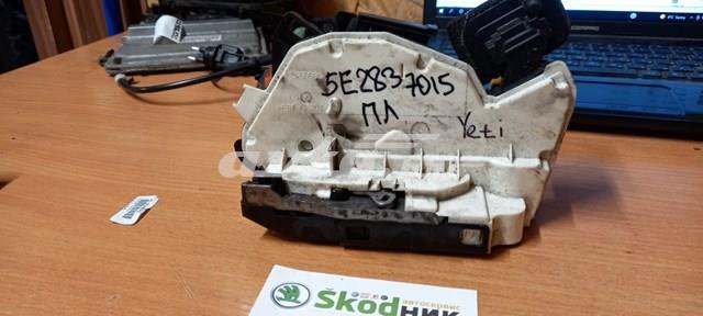 Замок водійських дверей 5E2837015 VAG