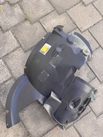 Підкрилок переднього крила, правий передній 8200107643 RENAULT
