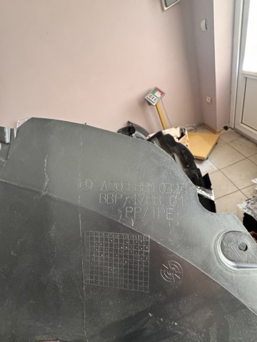 Підкрилок переднього крила, лівий передній A2038810323 MERCEDES