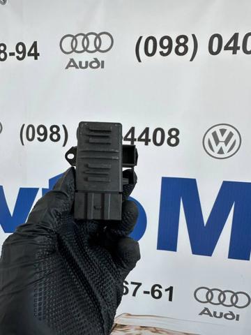 Реле підігріву сидіння 3AA959772 VAG