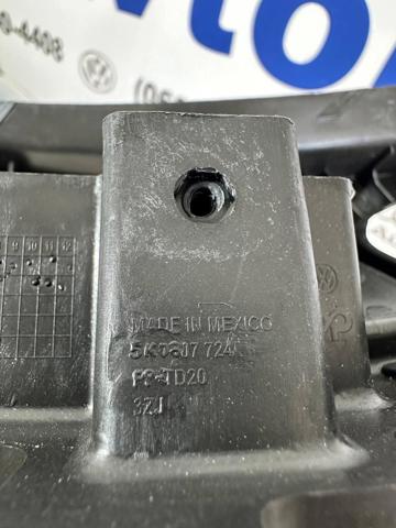 Праве кріплення переднього бампера 5K0807724 VAG