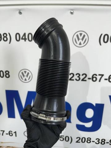 Патрубок повітряний, вихід повітряного фільтра 5Q0129684C VAG