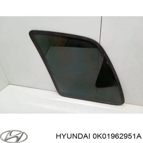 Скло кузова/багажного відсіку, праве 0K01962951A HYUNDAI