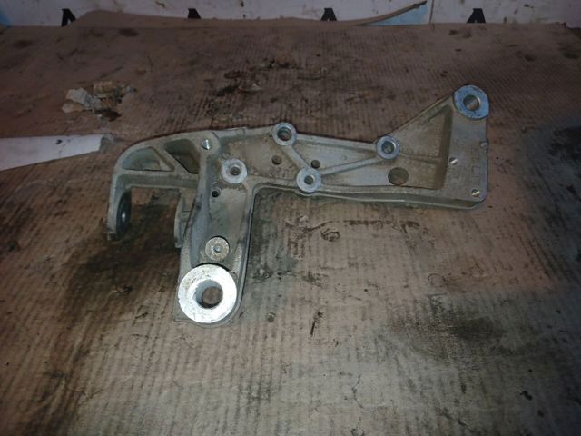 Кронштейн передньої балки 1K0199295F VAG