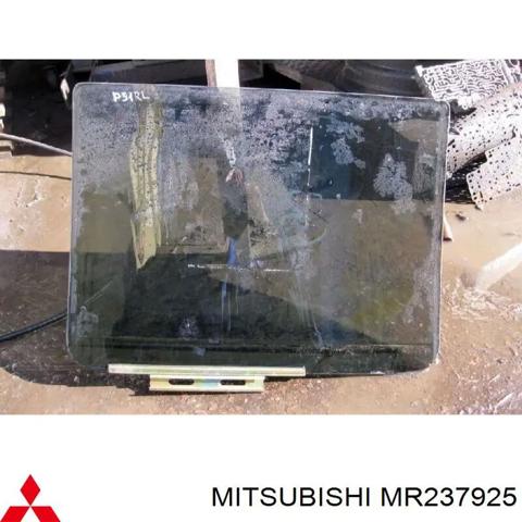 Скло задньої двері лівої MR237925 MITSUBISHI
