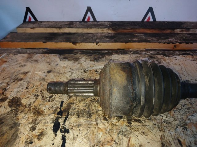 Привід правий MR453384 MITSUBISHI