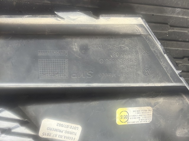 Решітка переднього бампера, права 5C6853666G VAG