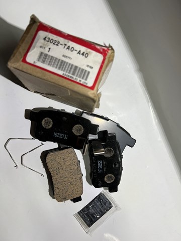 Задні дискові колодки 43022TA0A40 HONDA