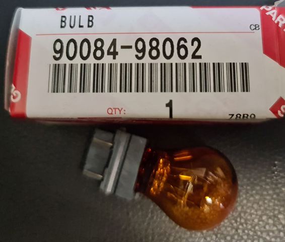 Лампочки 9008498062 TOYOTA