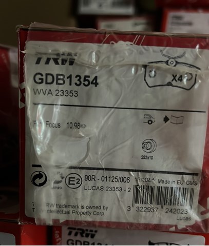 Комплект гальмівних колодок GDB1354