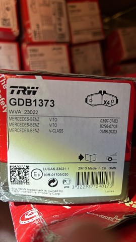 Гальмівні дискові колодки, комплект GDB1373