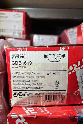 Передні гальмівні колодки GDB1619 TRW
