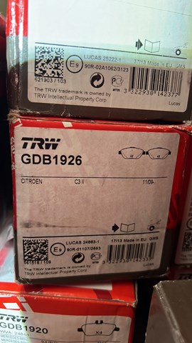 Комплект гальмівних колодок з 4 шт, дисків GDB1926