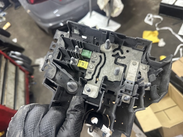 Корпус запобіжників A1675404328 MERCEDES