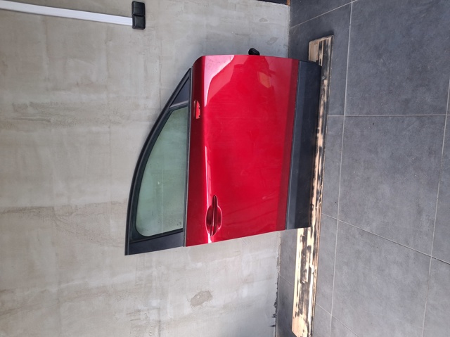Пасажирські передні двері DAY25802XA MAZDA