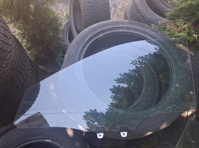 Скло передніх дверей, лівою KB7W59510 MAZDA