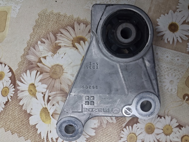 Кронштейн/траверса заднього редуктора, ліва KD352868YA MAZDA
