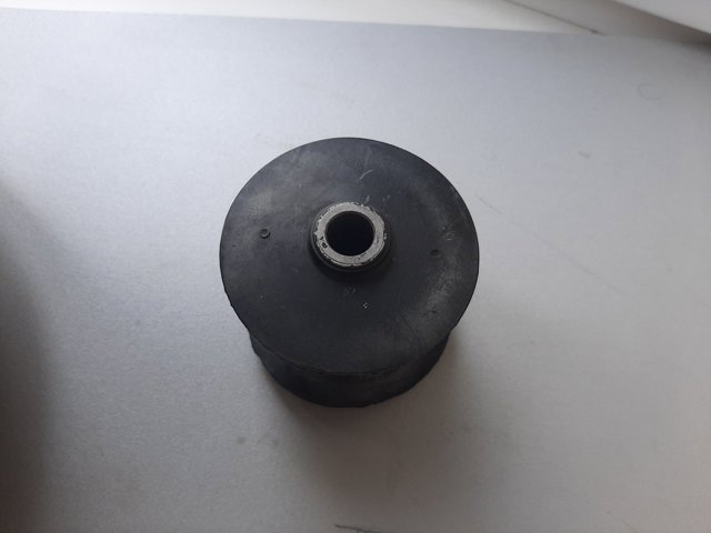 Подушка (опора) двигуна, верхня KKH102620 MARKET (OEM)