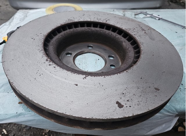 Диск переднього гальма LR016176 LAND ROVER
