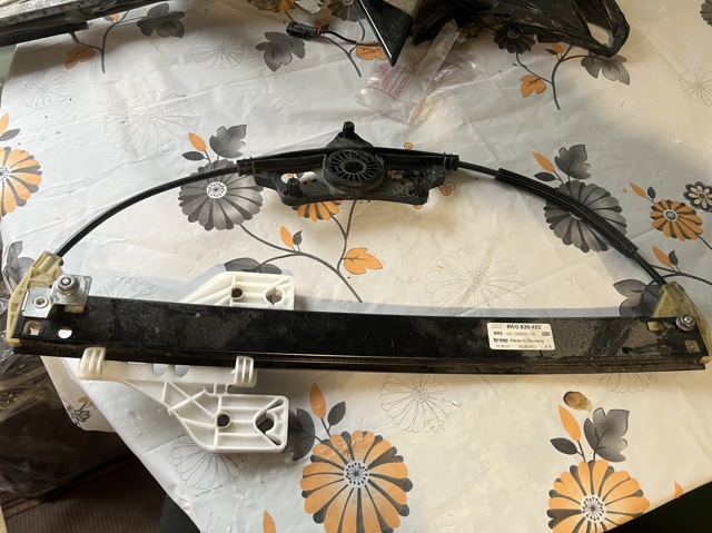 Механізм склопідйомника двері задньої, правої 8W0839462 VAG