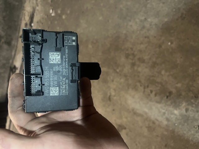 Блок комфорту задніх дверей 8W0959595H VAG