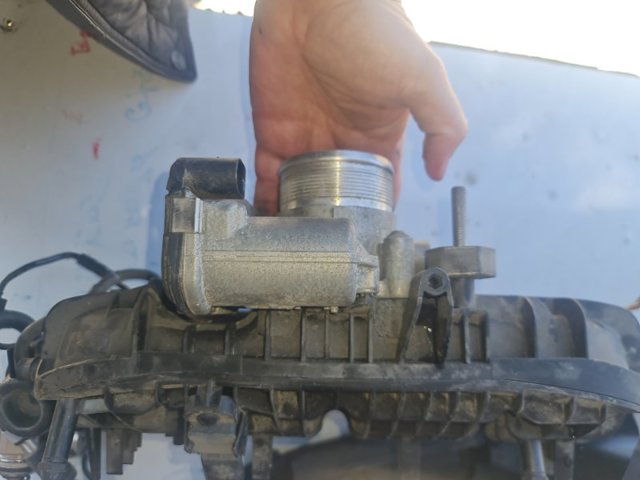 Заслінка повітряна 06K133062M VAG