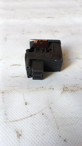 Кнопка електромеханічного гальма стоянки 4G1927225C VAG
