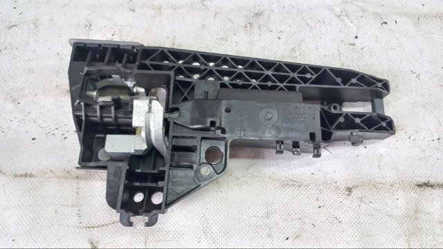 Тримач зовнішньої ручки дверей, передніх лівих 4H1837885 VAG