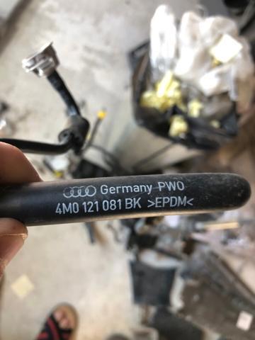 Патрубок системи охолодження 4M0121081BK VAG