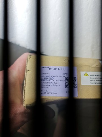 Решітка радіатора права 51117237422 MARKET (OEM)