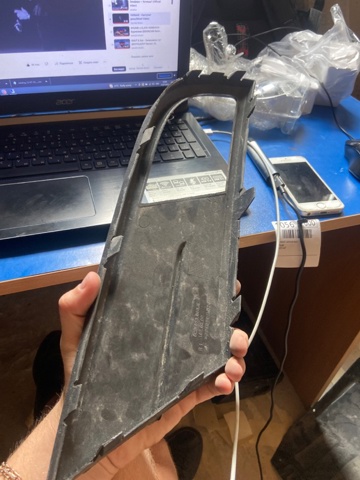 Решітка переднього бампера, права 5C6853666E VAG