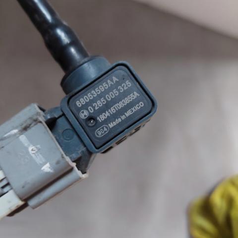 Клапани управління гальмами причепа 68053595AA CHRYSLER